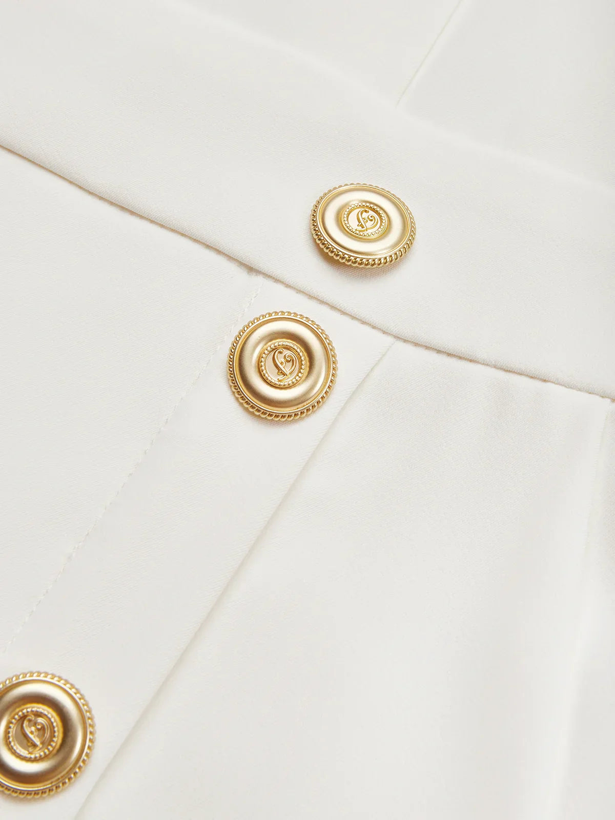 Babette | Jednolita sukienka midi z rozcięciem na guziki i okrągłym dekoltem