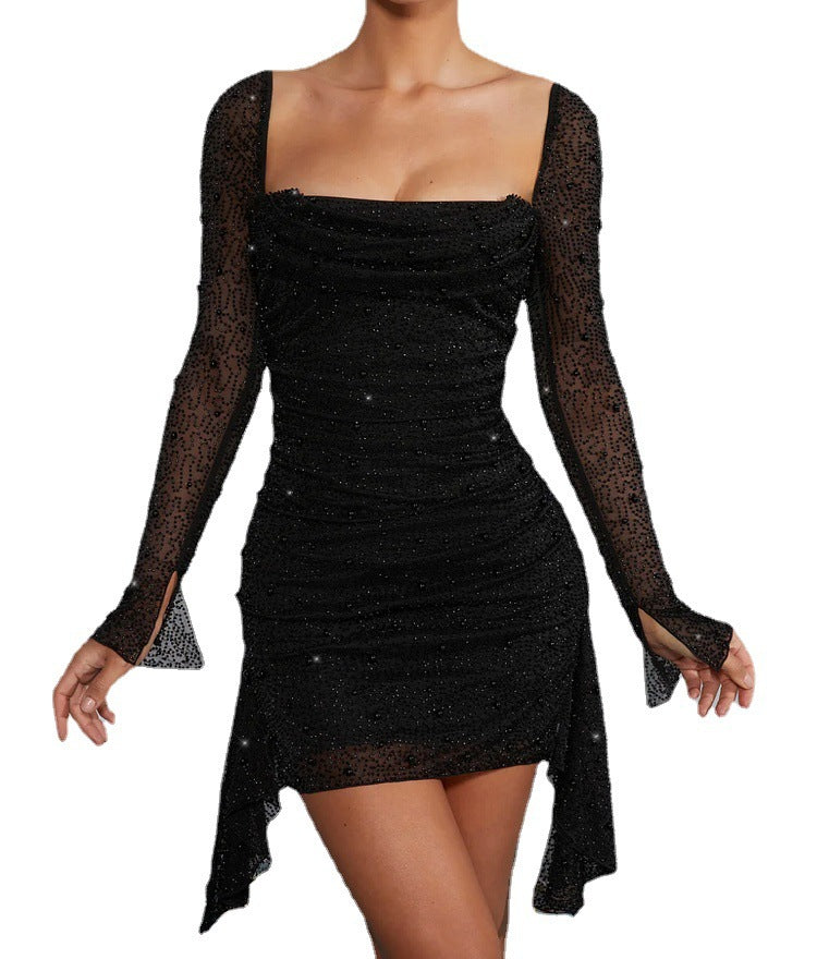 LYRAÉ – Luźna sukienka z dekoltem w kształcie V i nadrukiem